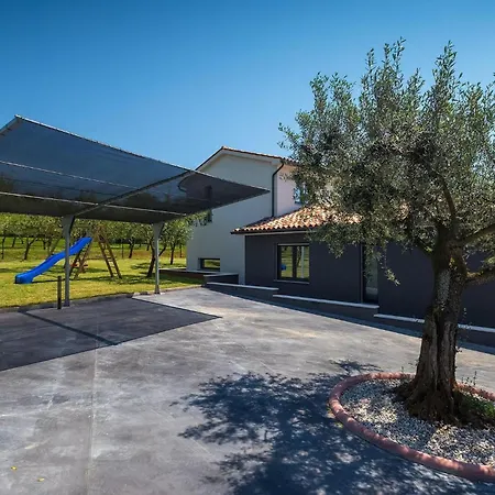San Demich Nyaraló
